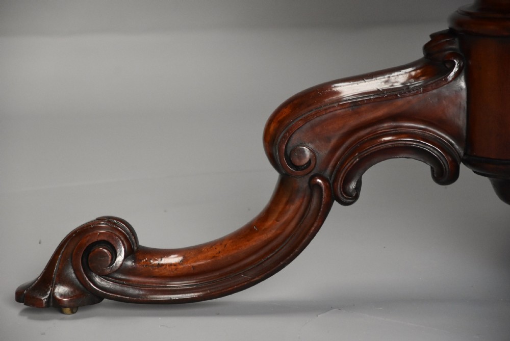 Superb quality mid 19thc circular mahogany tilt top dining table stamped James Winter, London View XVI
