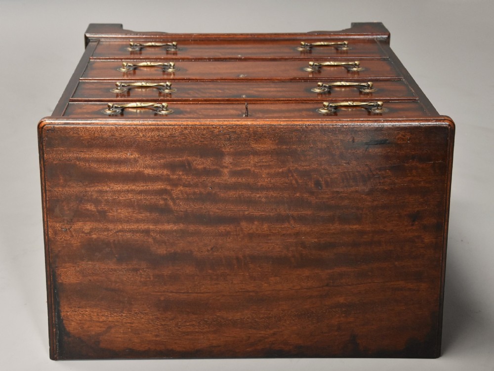 Late 19th century mahogany chest of drawers of small proportions View IX