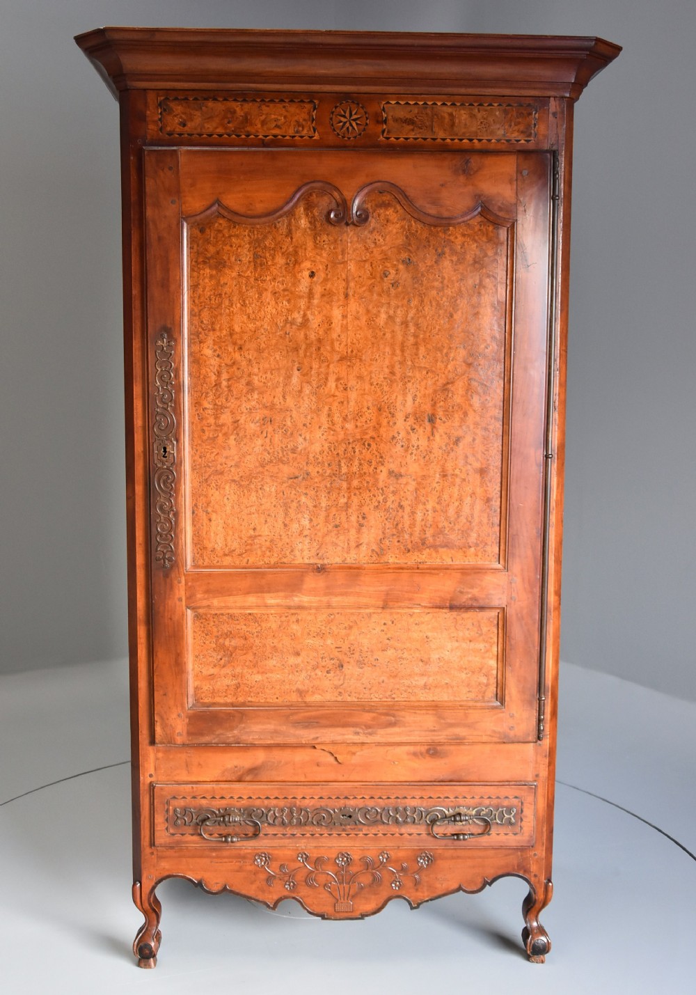 Superb late 18th century Louis XV fruitwood & burr elm bonnetiere with excellent patina