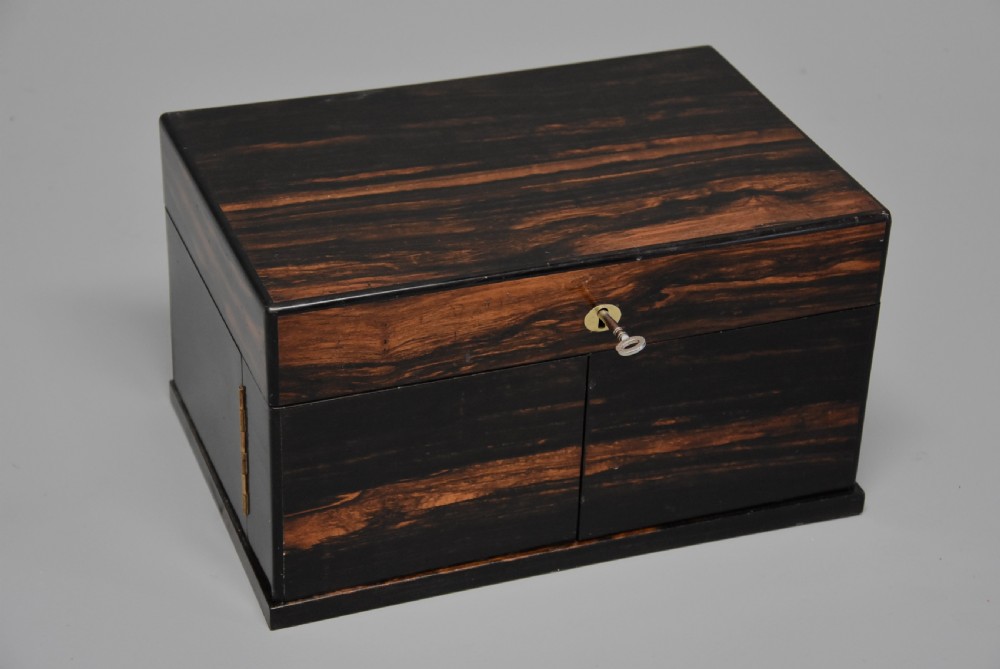 Late 19th century coromandel fitted games compendium by 'Leuchars & Son, 38 & 39 Piccadilly, London' View II