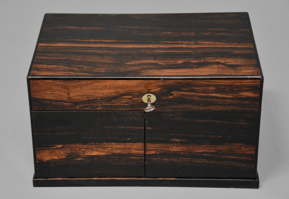 Late 19th century coromandel fitted games compendium by 'Leuchars & Son, 38 & 39 Piccadilly, London' View III