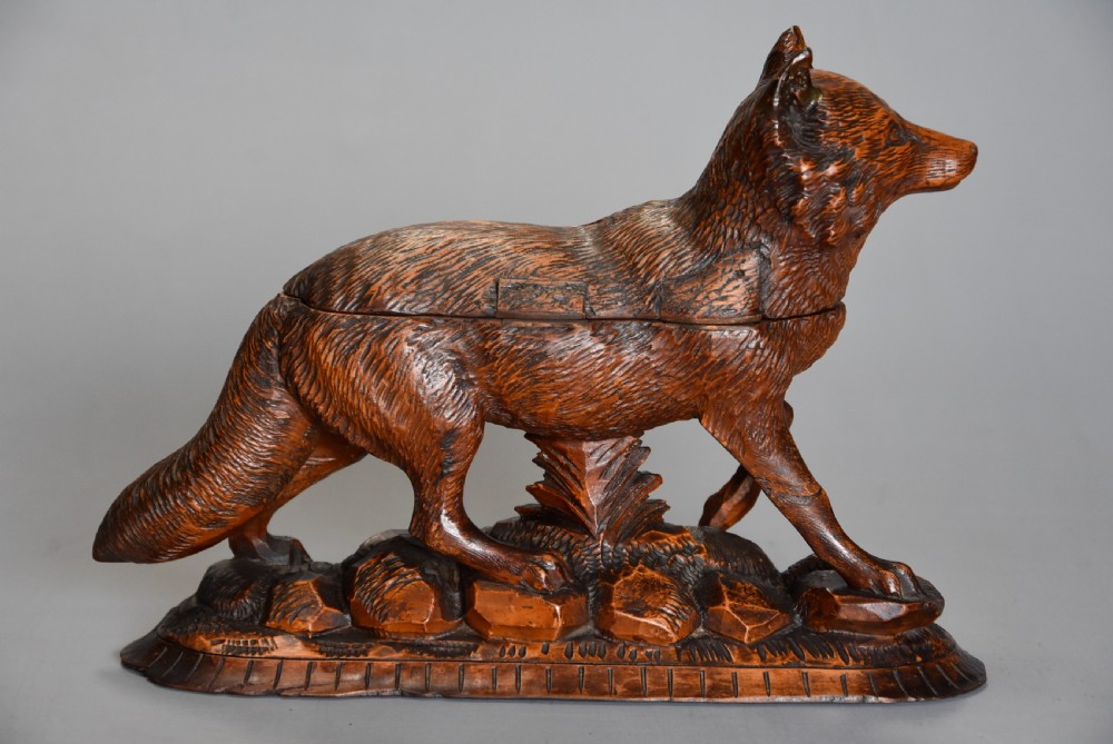 Late 19th century finely carved linden wood Black Forest fox casket View VI