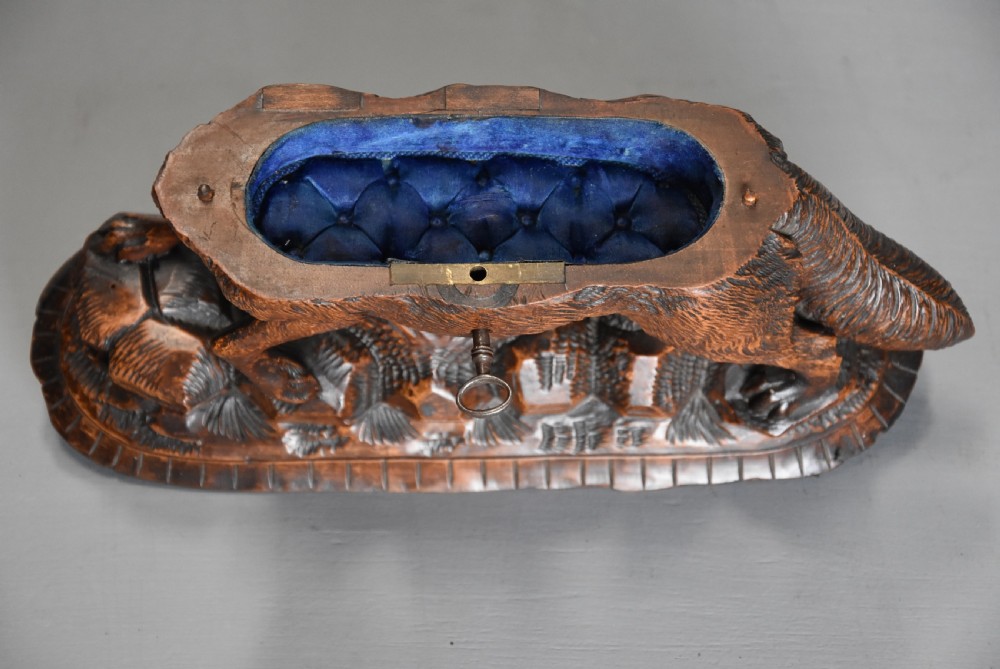 Late 19th century finely carved linden wood Black Forest fox casket View IX