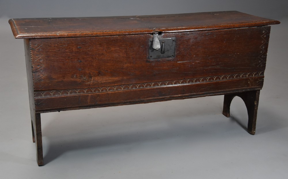 Late 17th century oak six plank coffer with excellent patina narrow proportions View II
