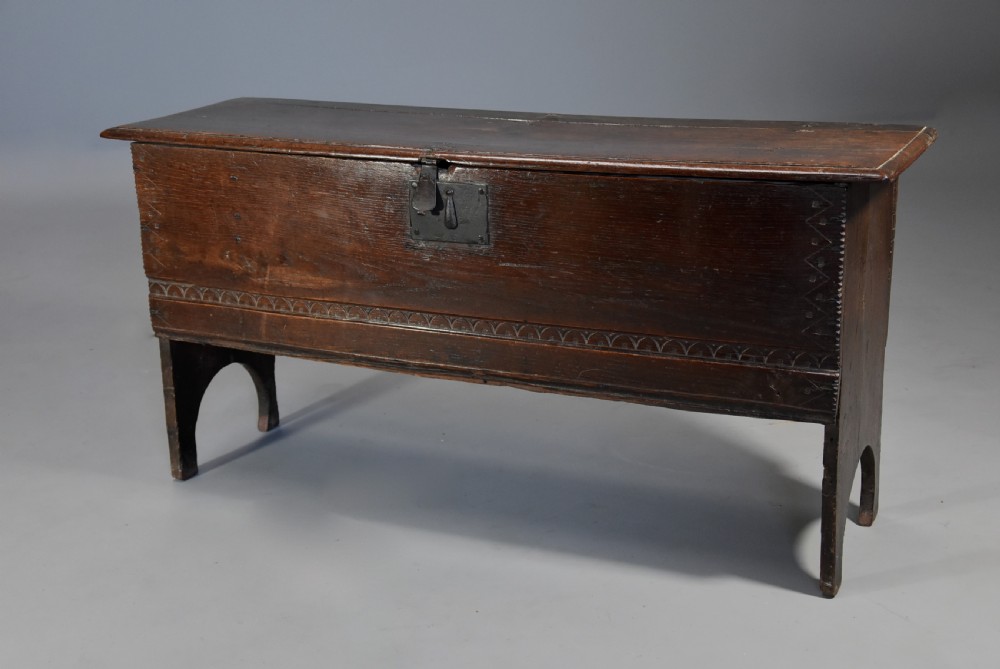 Late 17th century oak six plank coffer with excellent patina narrow proportions View III