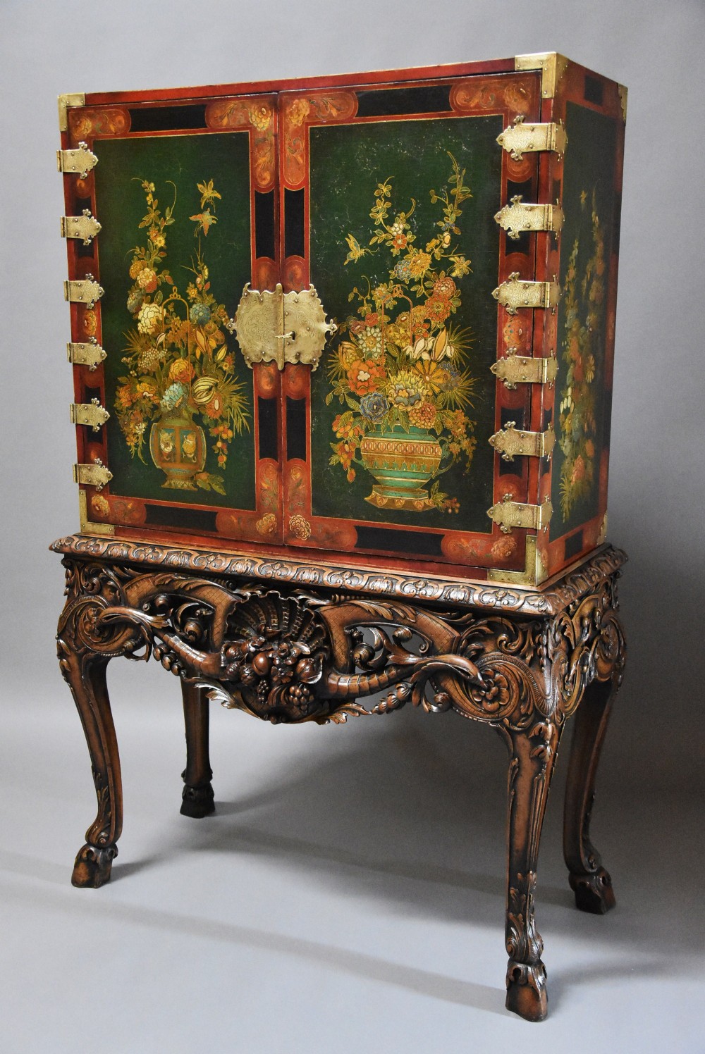 Superb quality English early 20th century George II style lacquered cabinet on stand