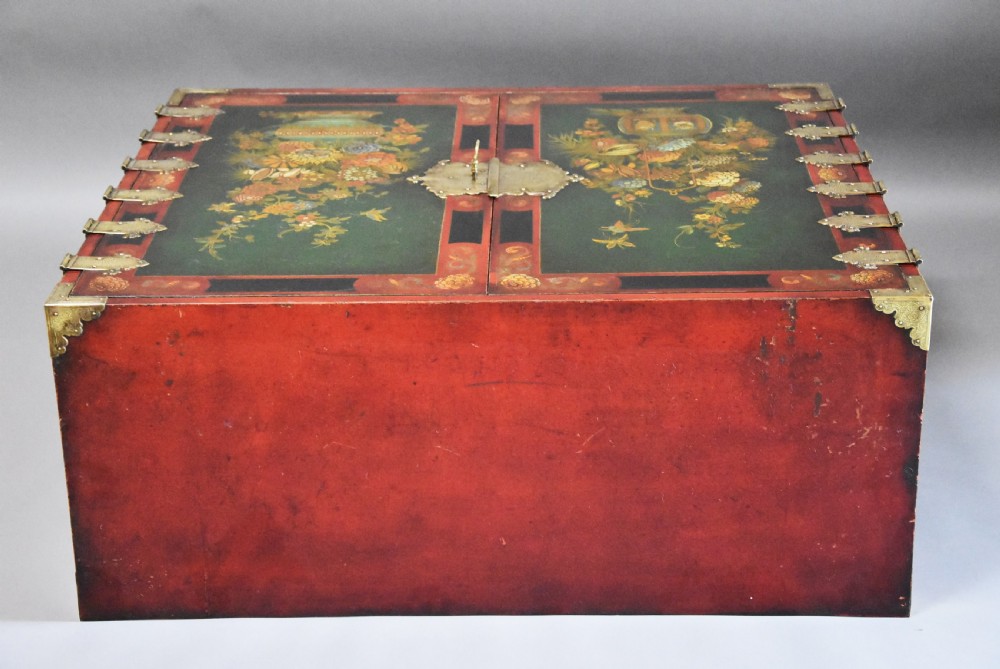 Superb quality English early 20th century George II style lacquered cabinet on stand View VIII