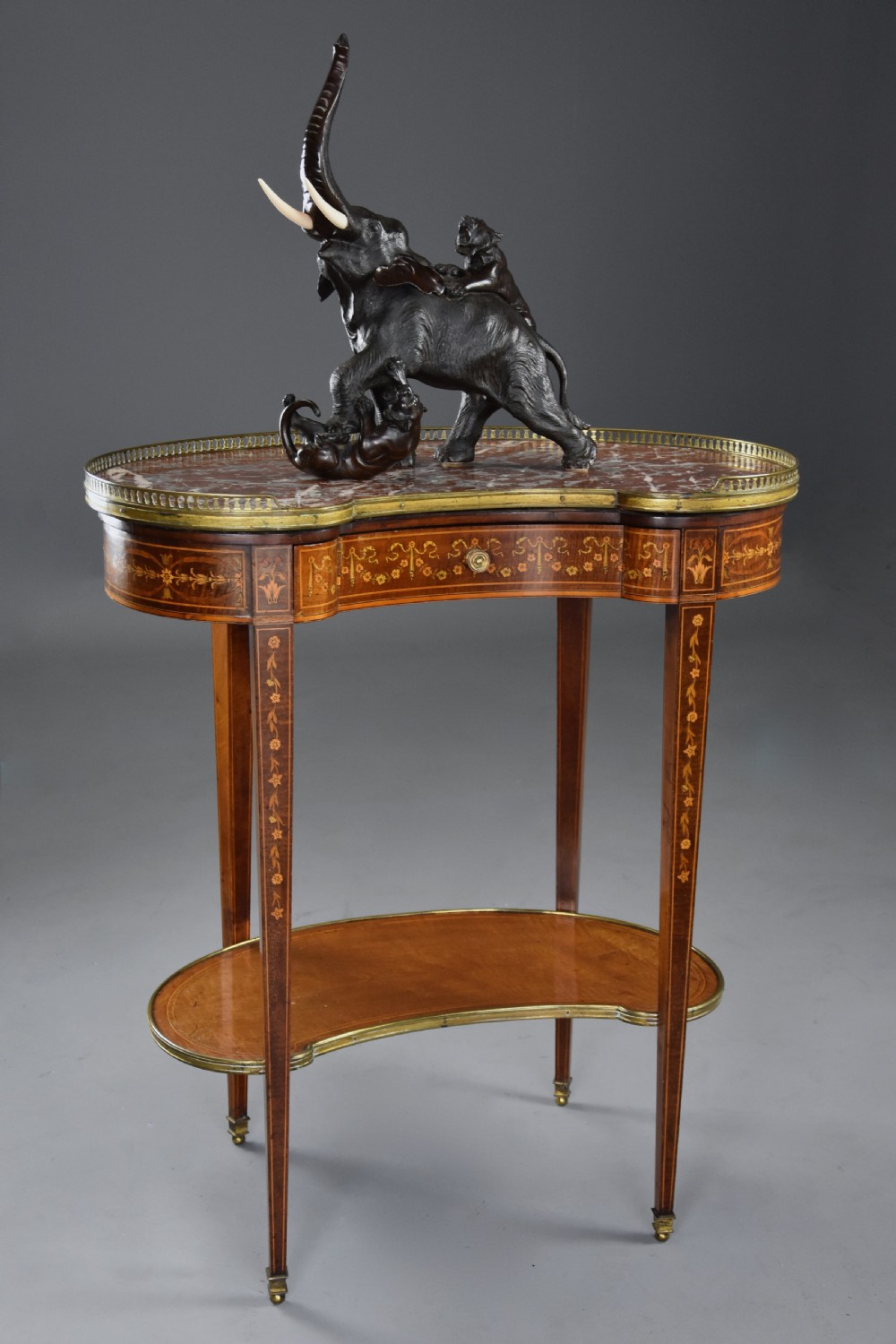 Fine quality 19thc two tier kidney shaped mahogany & satinwood marble top occasional table in the manner of Edwards & Roberts View II