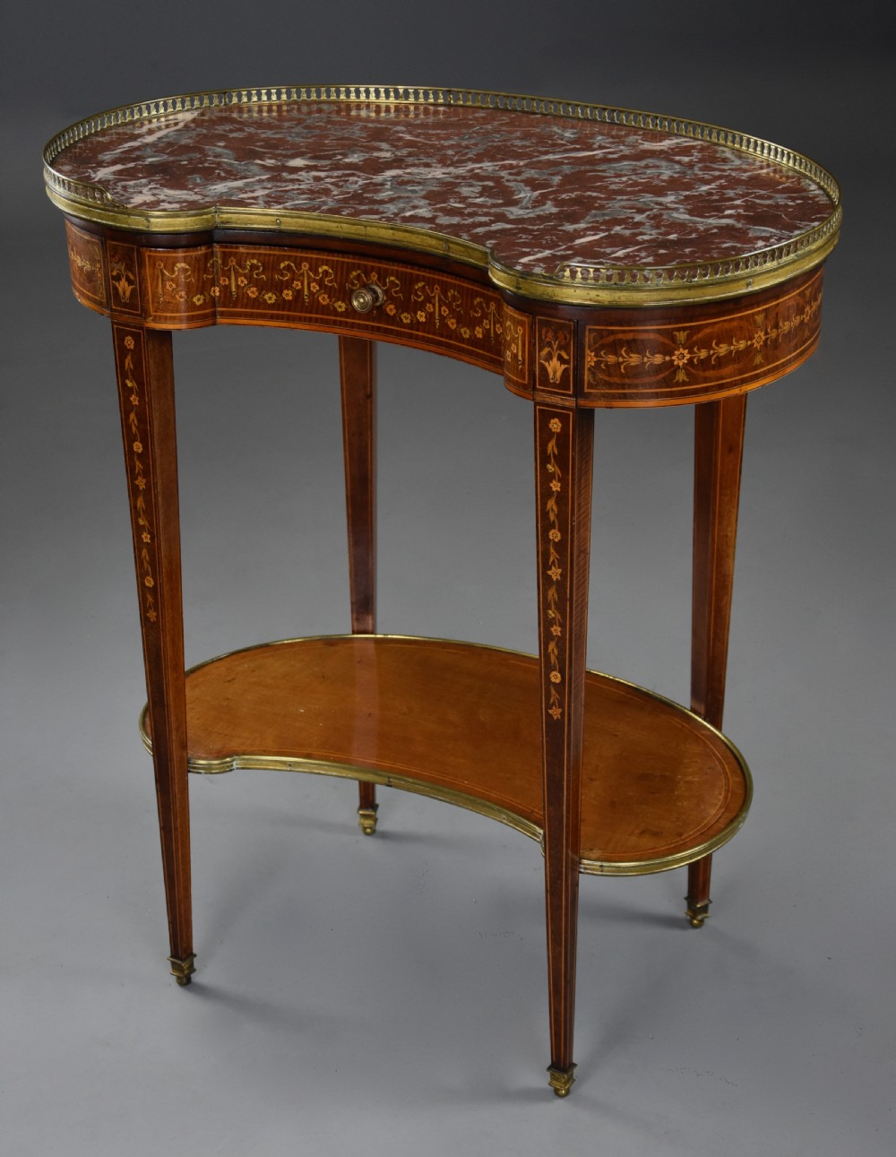 Fine quality 19thc two tier kidney shaped mahogany & satinwood marble top occasional table in the manner of Edwards & Roberts