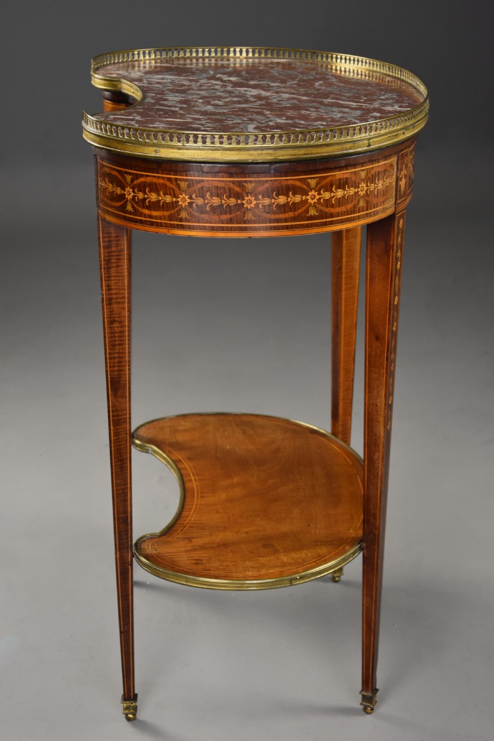 Fine quality 19thc two tier kidney shaped mahogany & satinwood marble top occasional table in the manner of Edwards & Roberts View VIII