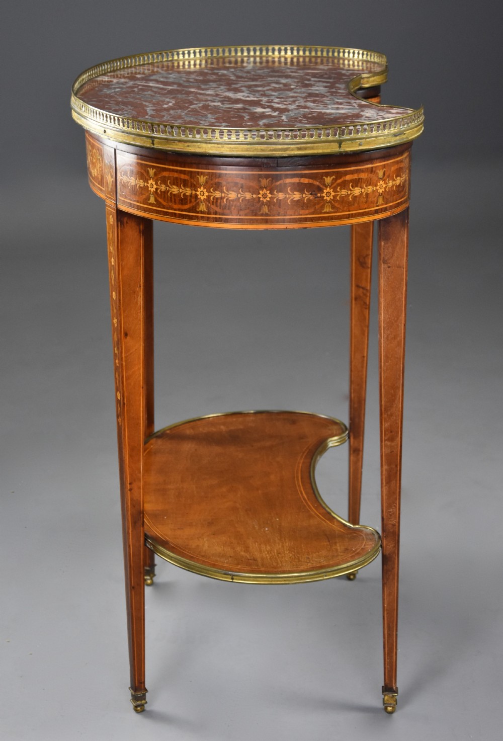 Fine quality 19thc two tier kidney shaped mahogany & satinwood marble top occasional table in the manner of Edwards & Roberts View IX