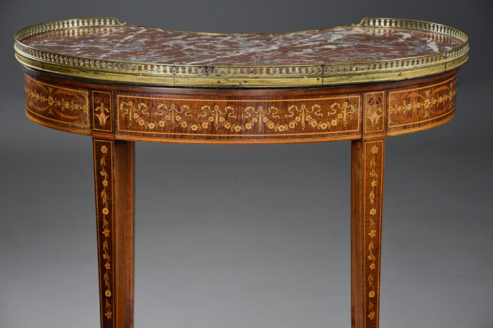 Fine quality 19thc two tier kidney shaped mahogany & satinwood marble top occasional table in the manner of Edwards & Roberts View XII