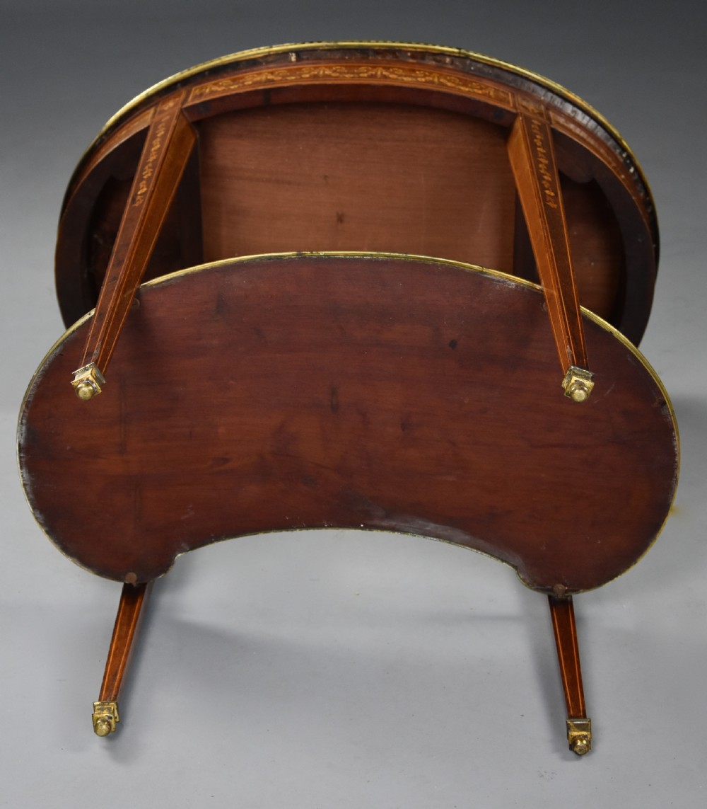 Fine quality 19thc two tier kidney shaped mahogany & satinwood marble top occasional table in the manner of Edwards & Roberts View XIII