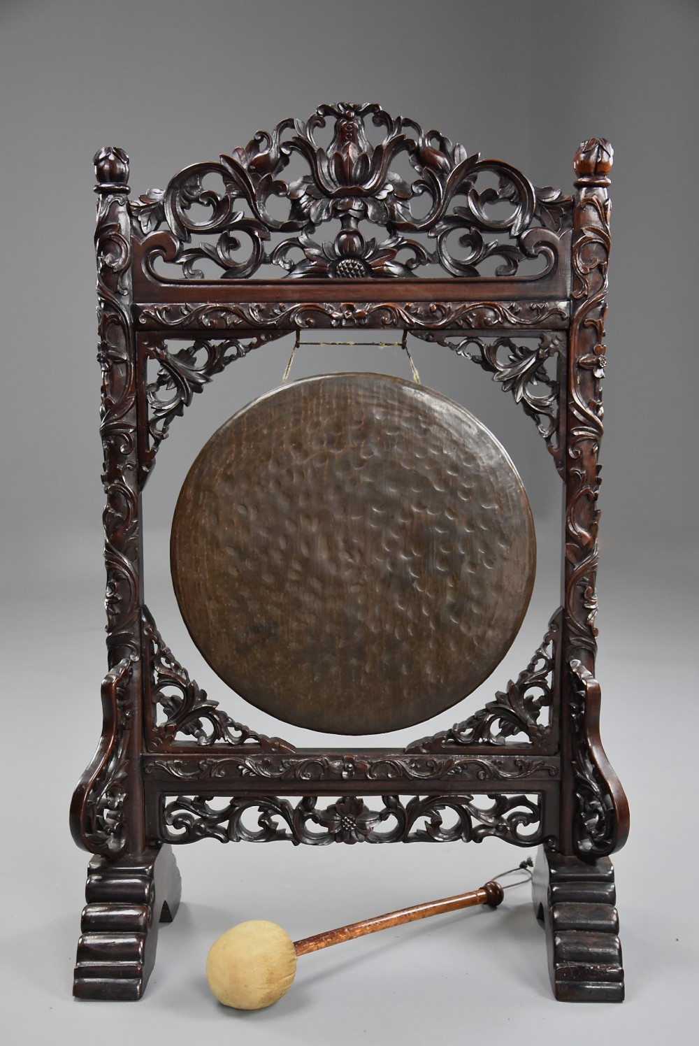 Fine quality highly decorative late 19thc Chinese rosewood dinner gong with striker