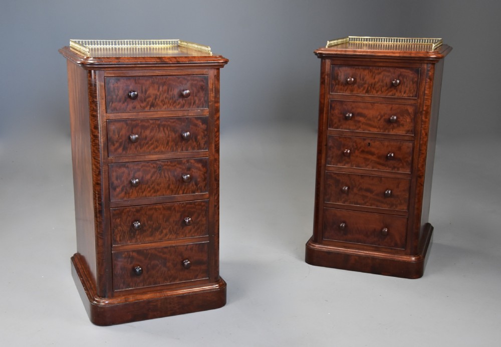 Superb pair of mid 19th century mahogany bedside chests in the style of Gillows View II