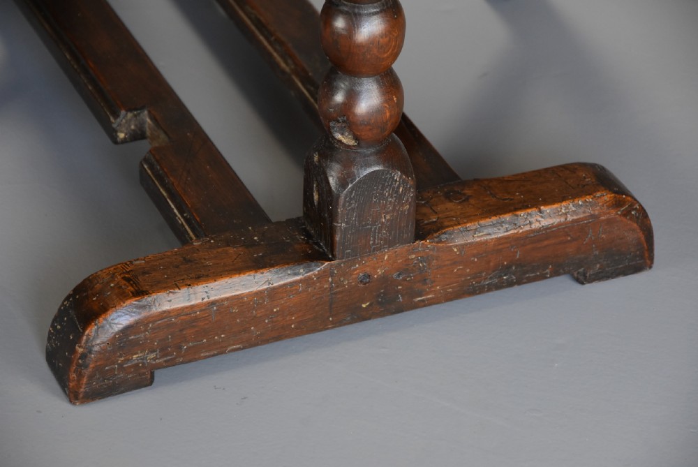 Extremely rare late 17thc oak joined gateleg table of small proportions View VII