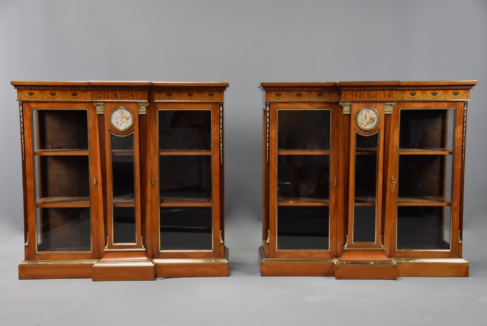 Superb pair of late 19thc Exhibition quality satinwood breakfront display cabinets View IV