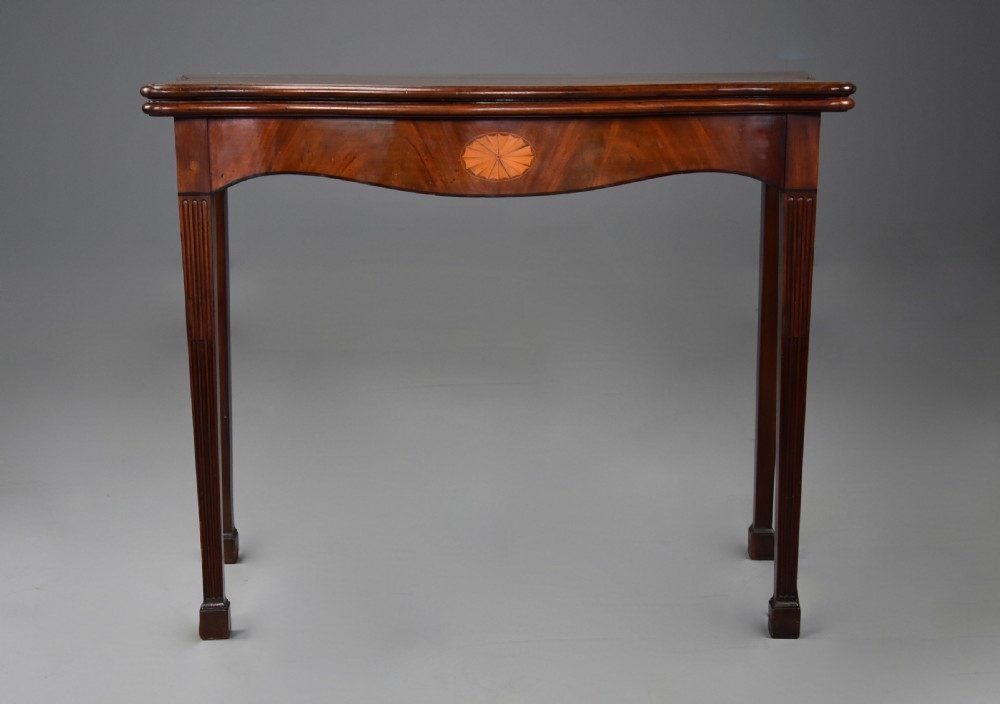 Elegant 18th century George III serpentine mahogany tea table of fine quality and patina View III