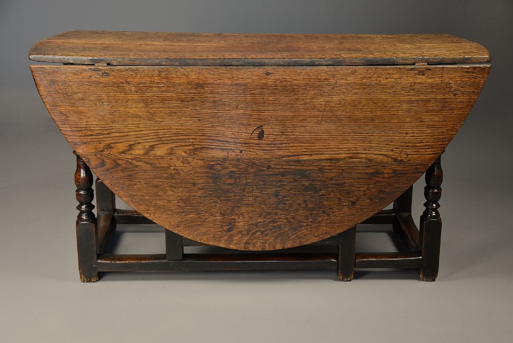 Large early 18th century oak gateleg table of exceptional patina View VIII