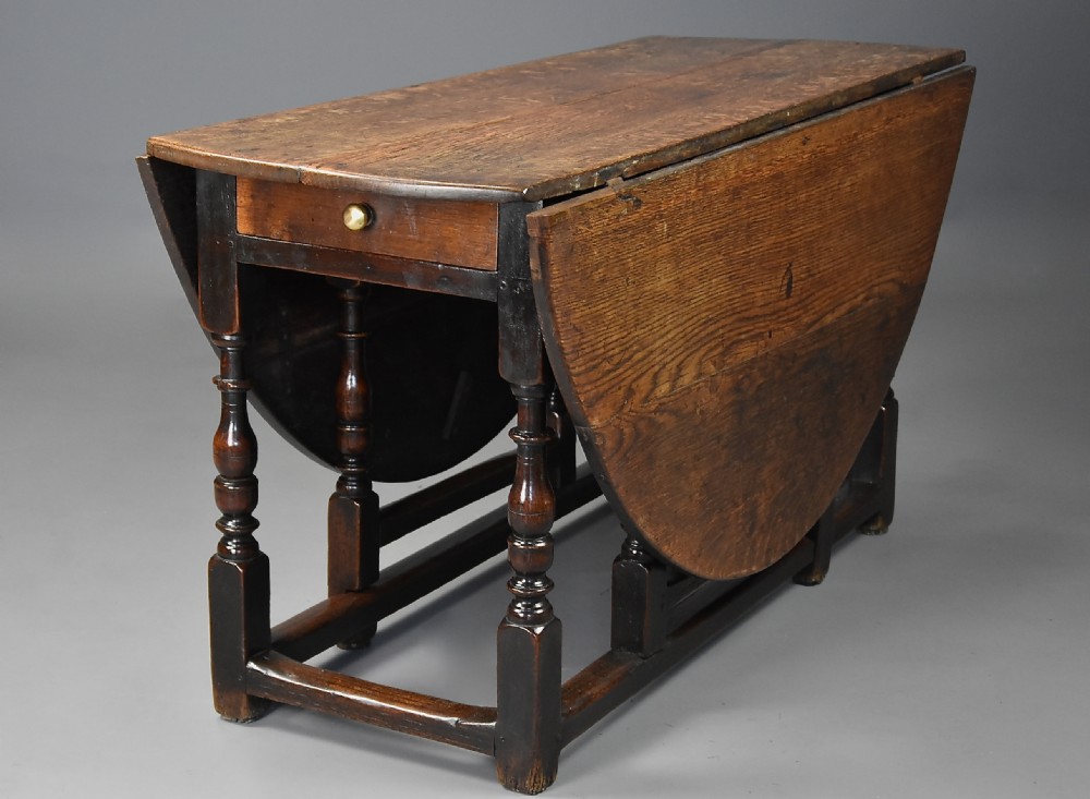 Large early 18th century oak gateleg table of exceptional patina View IX
