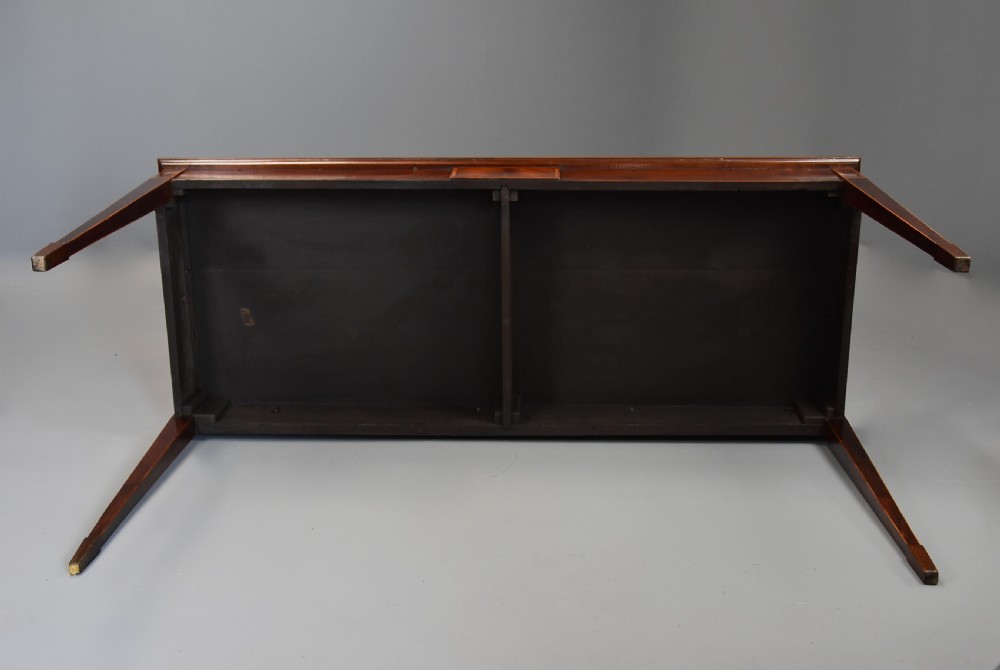 Elegant fine quality, rare 18th century Hepplewhite period mahogany side table View XV