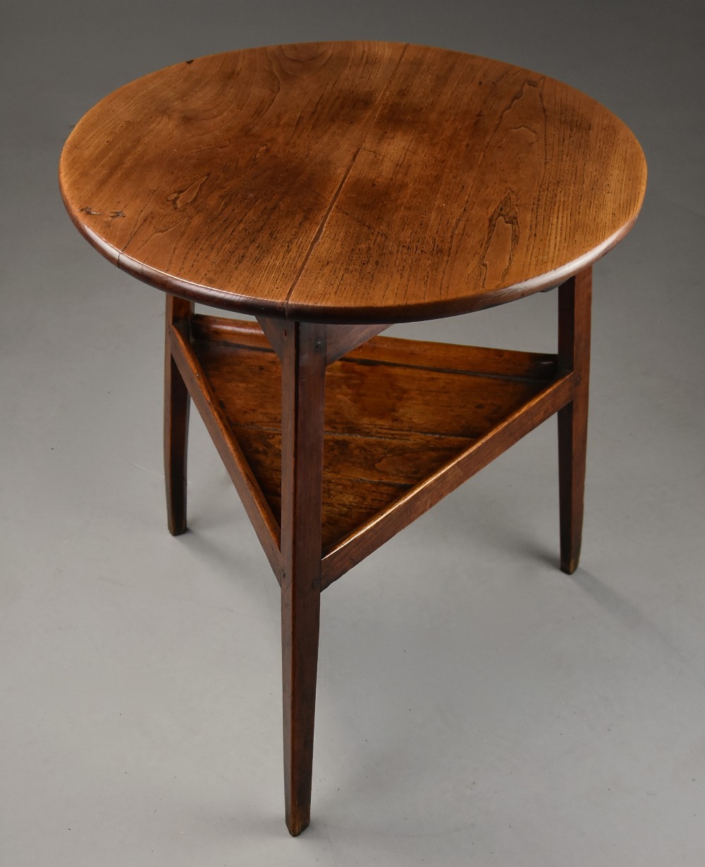 Superb late 18th century ash cricket table or tavern table of faded patina