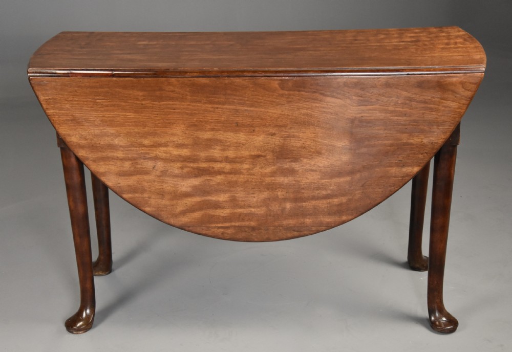 Mid 18thc finely figured solid mahogany drop leaf dining table with fine, faded patina View V