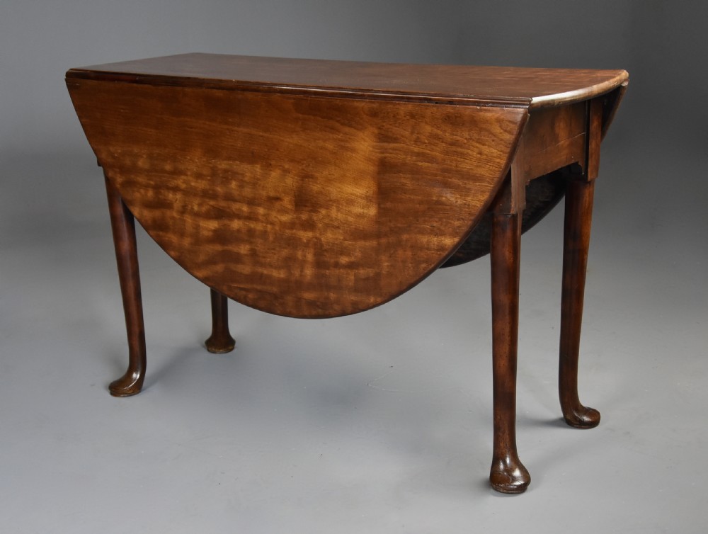 Mid 18thc finely figured solid mahogany drop leaf dining table with fine, faded patina View VI