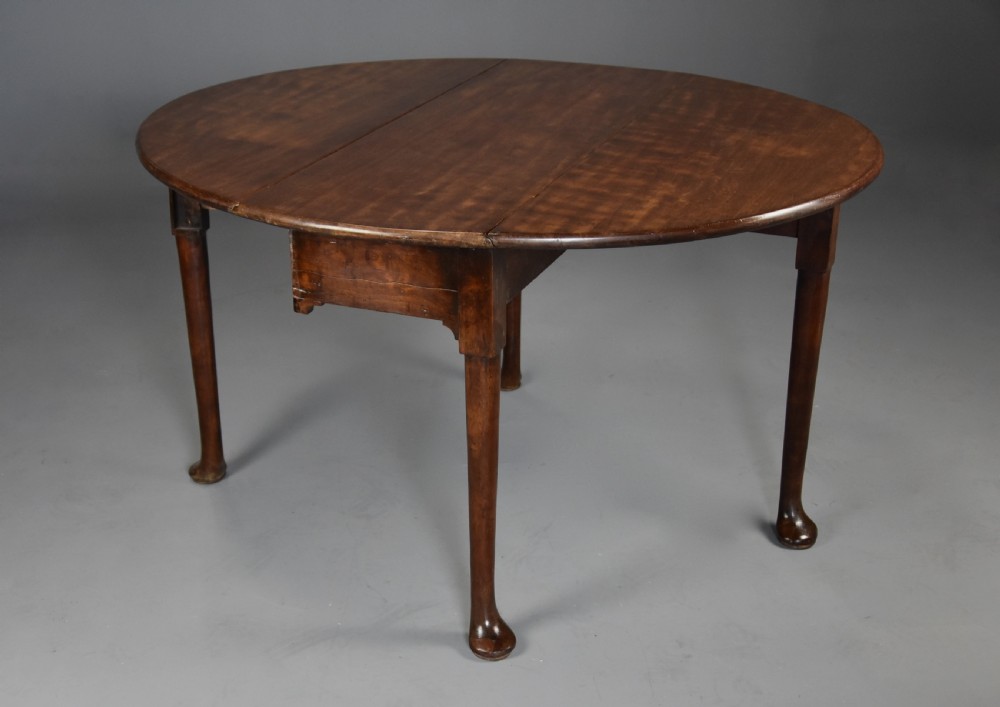 Mid 18thc finely figured solid mahogany drop leaf dining table with fine, faded patina View VIII