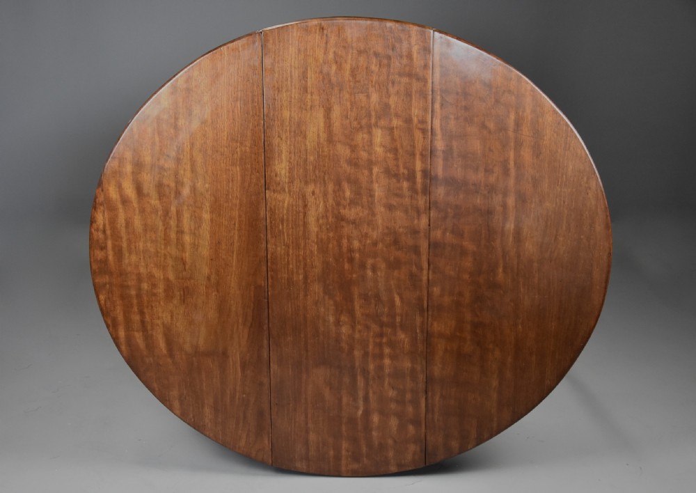 Mid 18thc finely figured solid mahogany drop leaf dining table with fine, faded patina View X