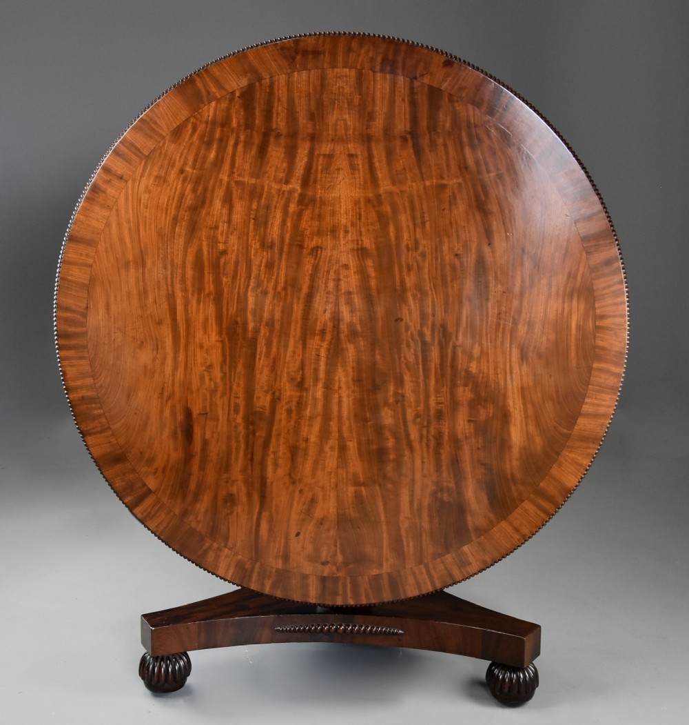 Fine quality early 19th century William IVth mahogany breakfast tilt top table of excellent patina