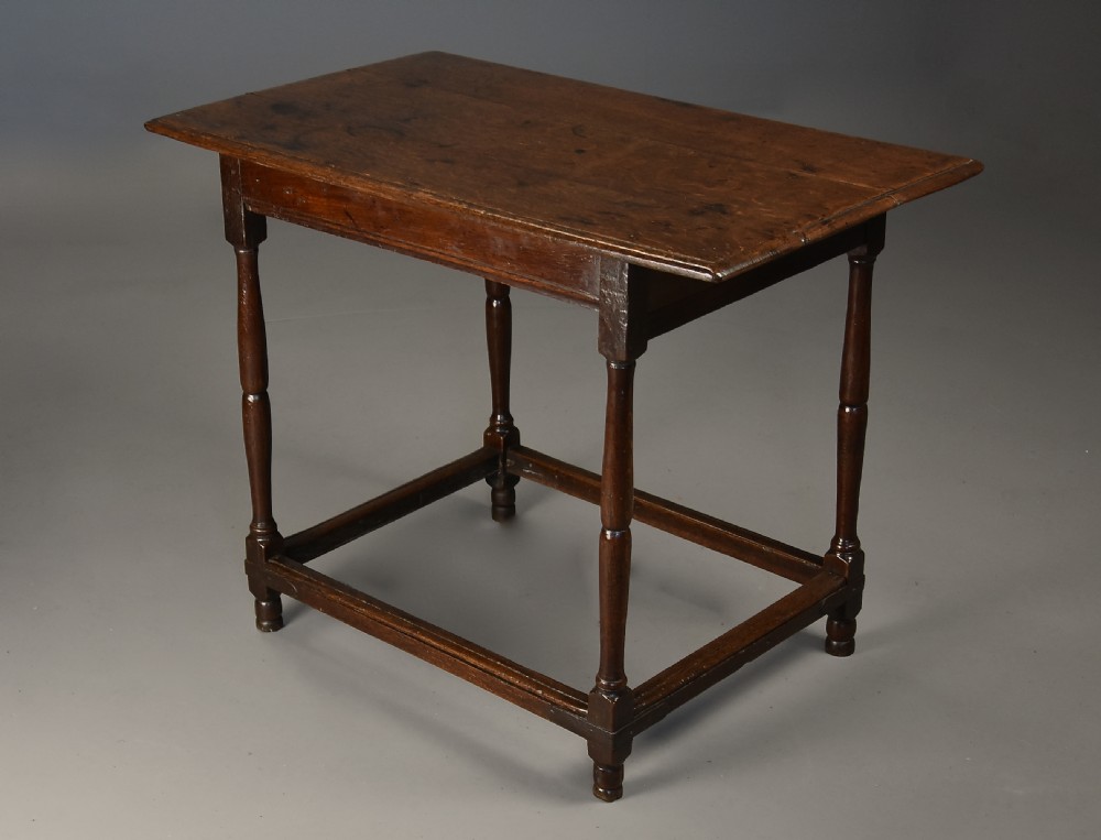 Early 18th century unusual oak tavern table of fine patina View IV