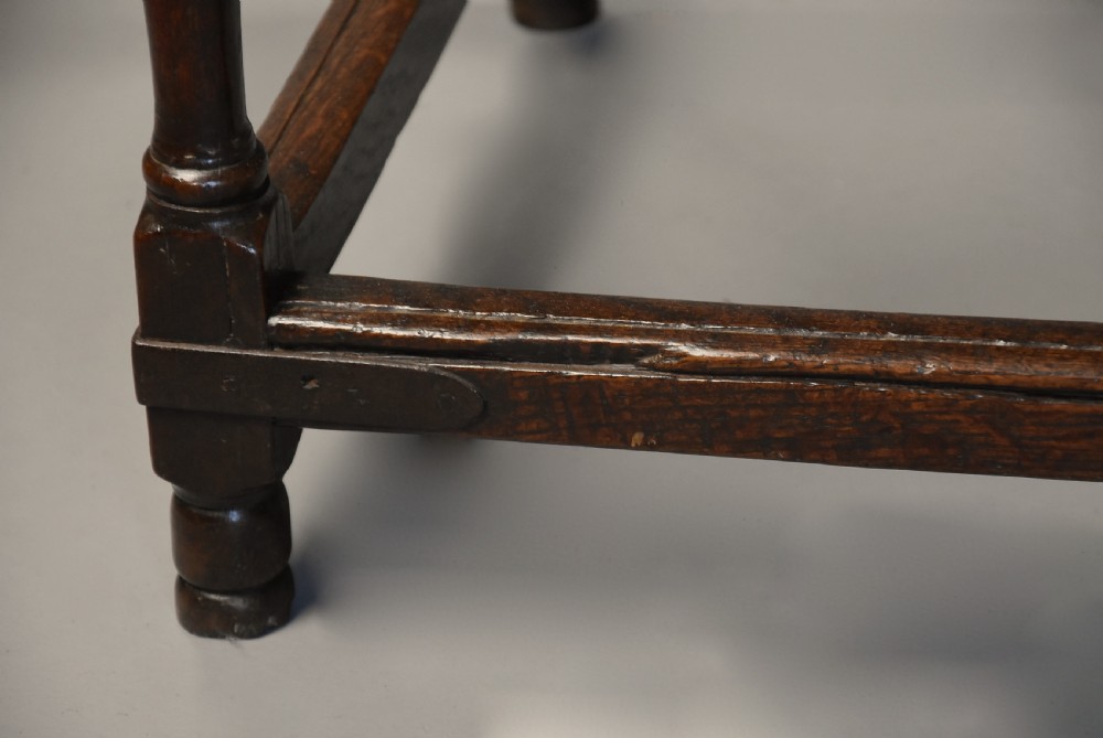 Early 18th century unusual oak tavern table of fine patina View VIII