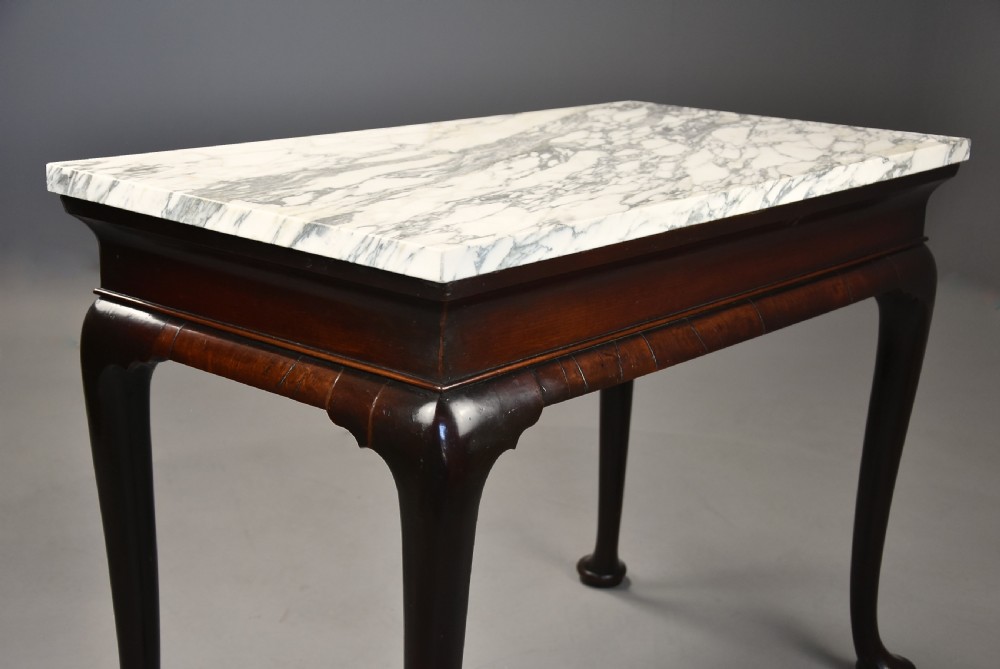 Exceptionally rare early 18th century George II walnut centre table with marble top of exquisite original colour View III