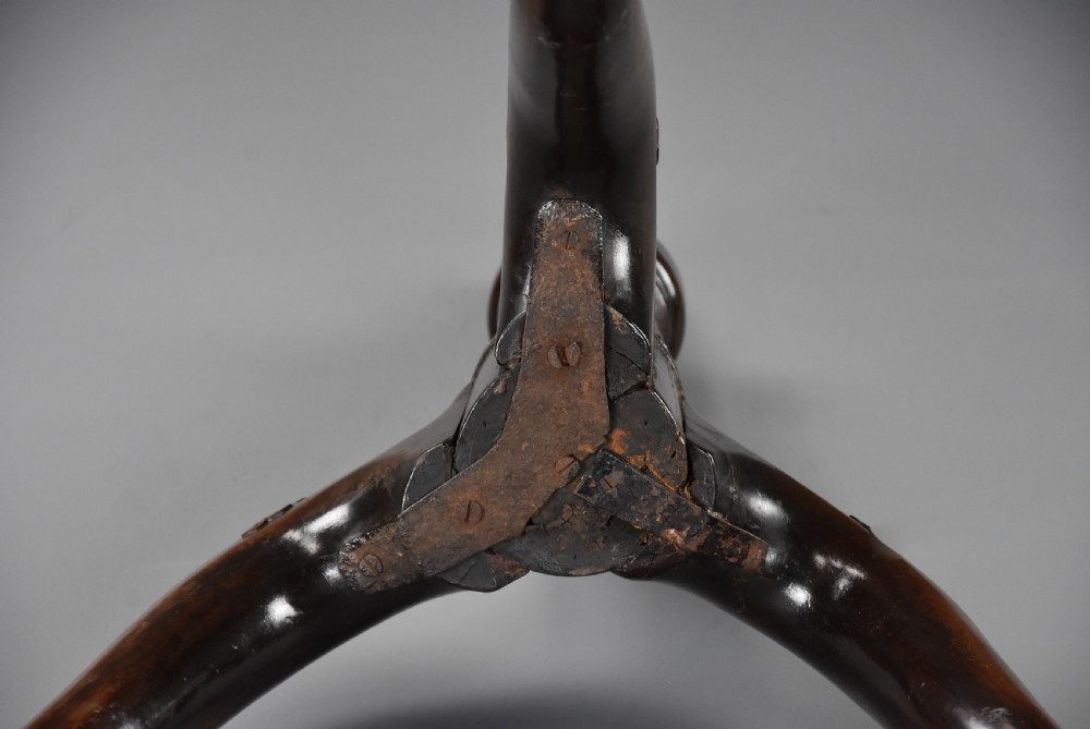 Fine quality 18th century George II mahogany tripod table of unusually large proportions with fabulous faded patina View XVII