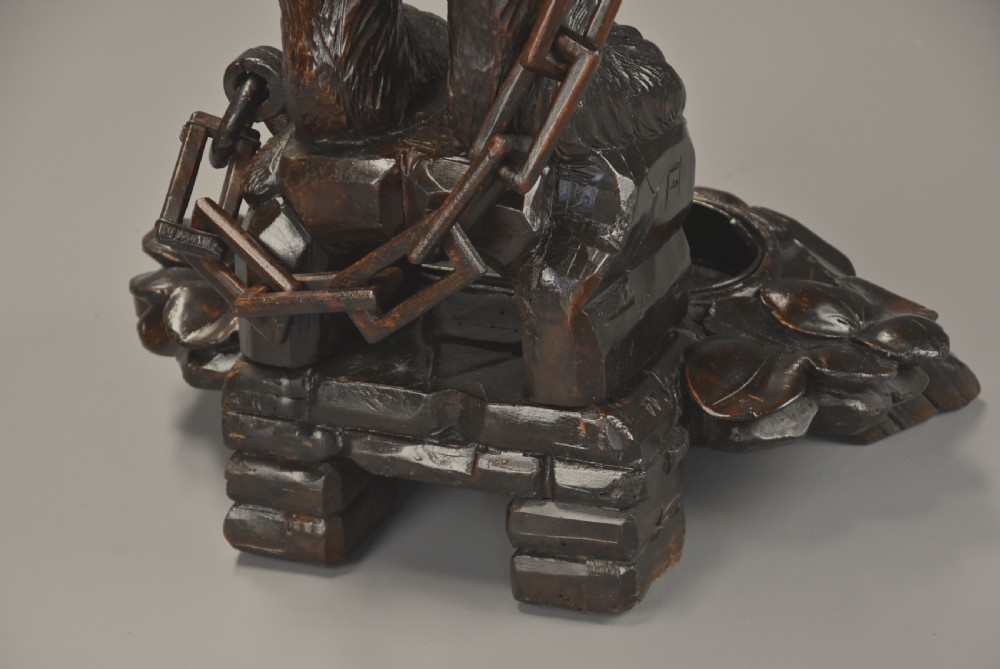 A late 19th-century carved wood Black Forest hall stand depicting an upright bear on a carved rockwork base with an integrated metal drip tray. View XIII