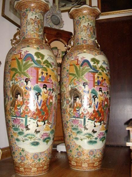 Huge Pair Of Magnificent Oriental Japanese Enamelled Vases With Fluted Necks & Gilt Handles