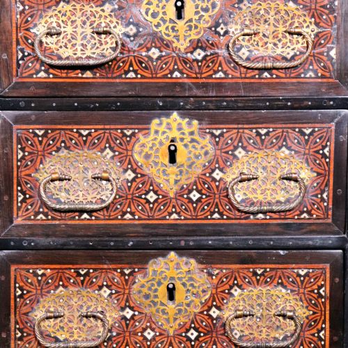 17TH CENTURY INDO PORTUGUESE CABINET CHEST WITH PROVENANCE - ADDITIONAL PHOTO 4