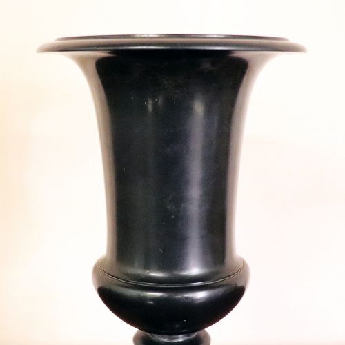 19TH CENTURY ASHFORD MARBLE URN ATTRIBUTED TO SELIM BRIGHT - ADDITIONAL PHOTO 3
