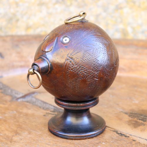 19TH CENTURY NAIVE CARVED COCONUT BUG BEAR FLASK - ADDITIONAL PHOTO 1