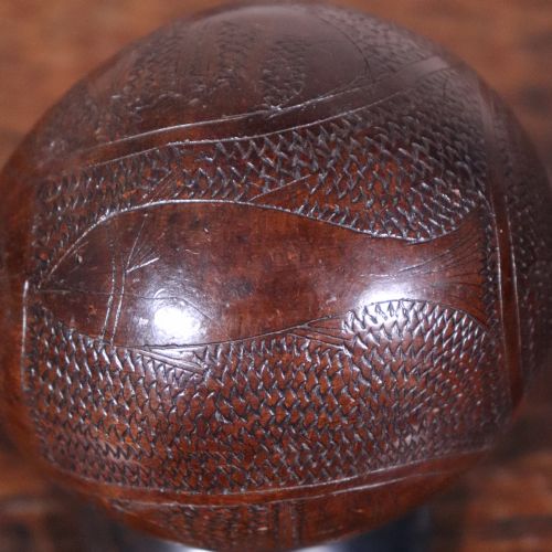 19TH CENTURY NAIVE CARVED COCONUT BUG BEAR FLASK - ADDITIONAL PHOTO 12
