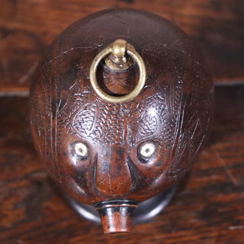 19TH CENTURY NAIVE CARVED COCONUT BUG BEAR FLASK - ADDITIONAL PHOTO 13