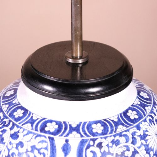 PAIR OF ANTIQUE CHINESE STYLE BLUE AND WHITE JAR LAMPS - ADDITIONAL PHOTO 2