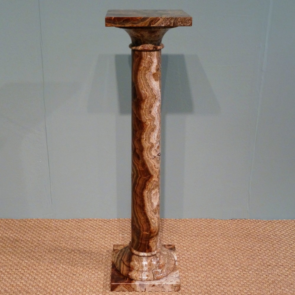 Alabastro Fiorito Pedestal