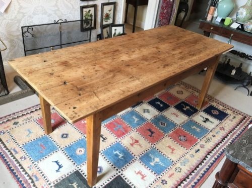 A Quality and Decorative Pine Farmhouse Table