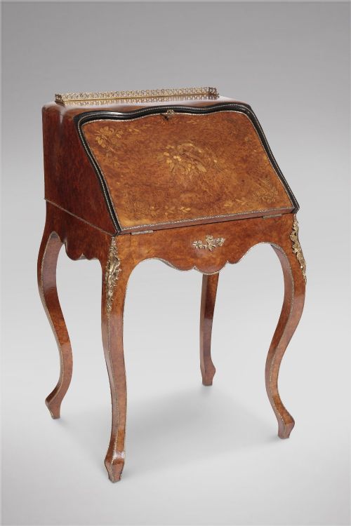 A Bureau Du Dame in Amboyna Wood