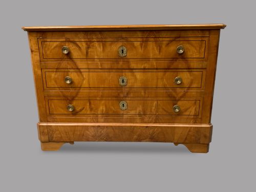 A Bierdemier Satin Birch Chest of Drawers