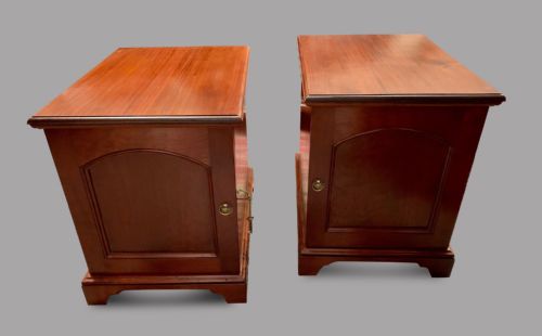 A Pair of Victorian Mahogany Side/bedside Tables