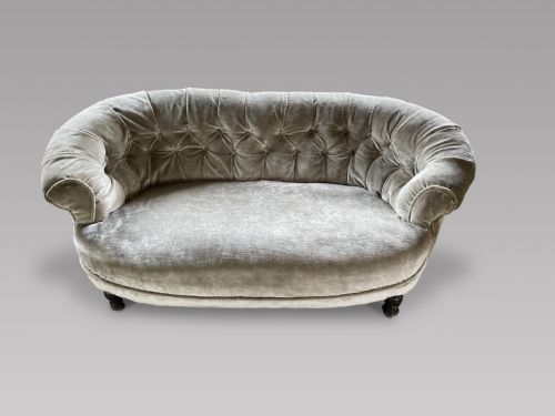 A Victorian Button Back Canape