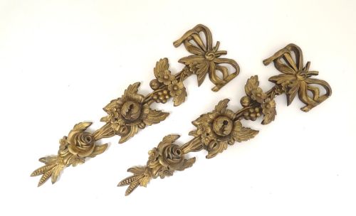 A Pair of Early 20thc Gilt Wall Appliques / Mounts